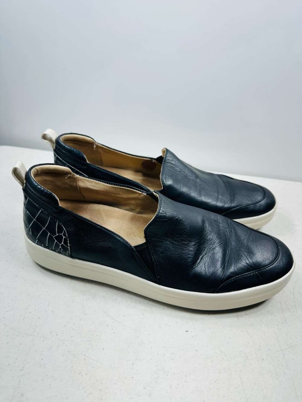 Vionic Penelope Leather Women Slip On Shoes Sneakers Size 11  Black - Picture 3 of 7